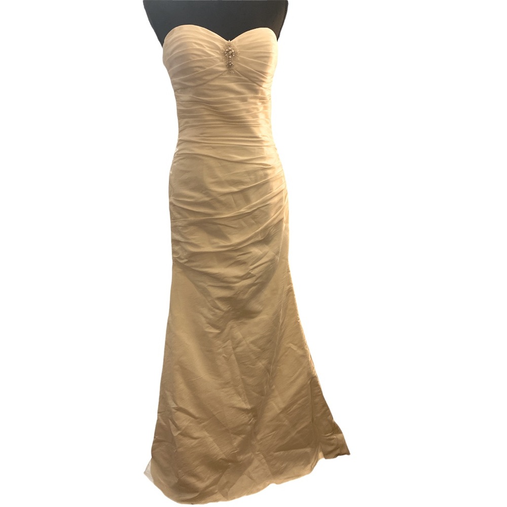 Strapless wedding dress